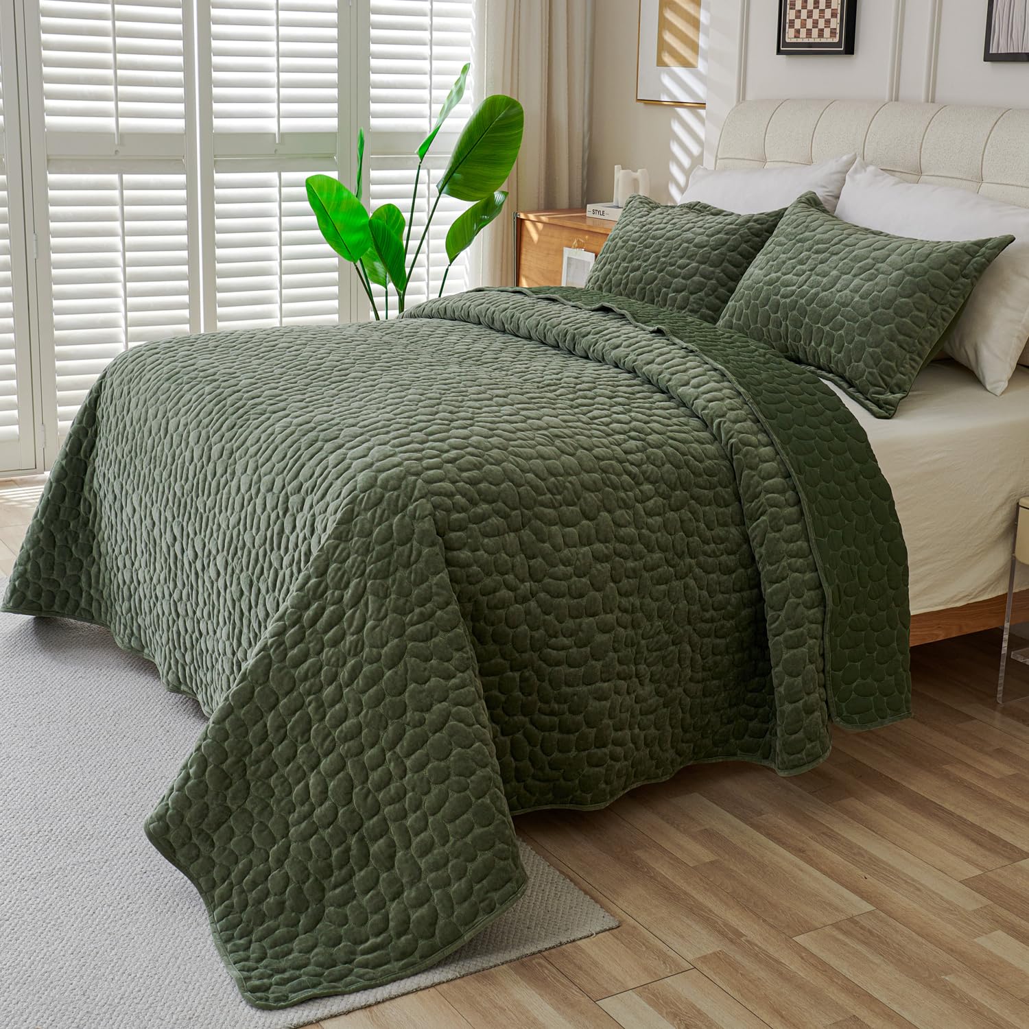 Forest Moss Pebble Pattern Quilted Three-Piece Set - Image 2