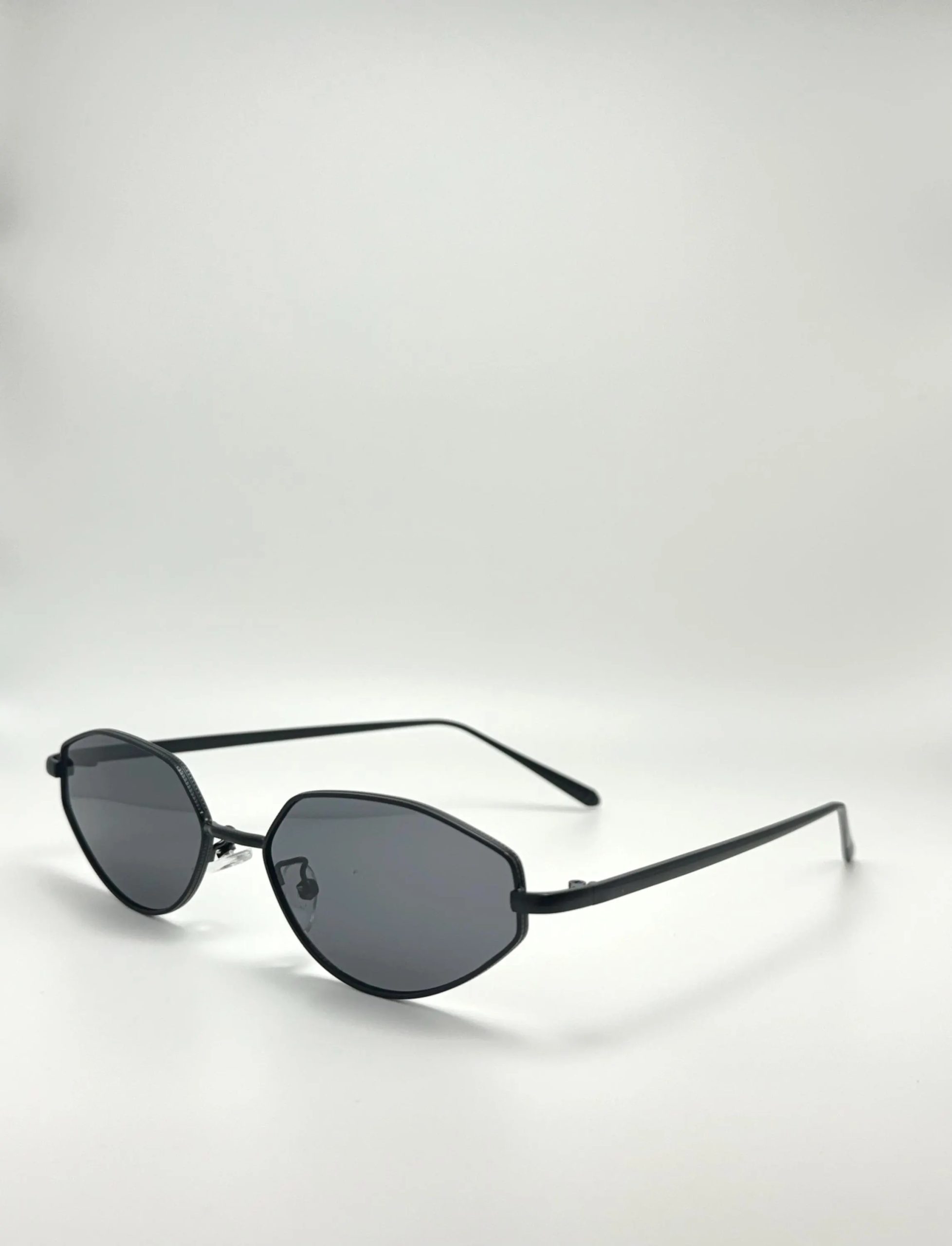 Frameless polygonal black metal frame sunglasses