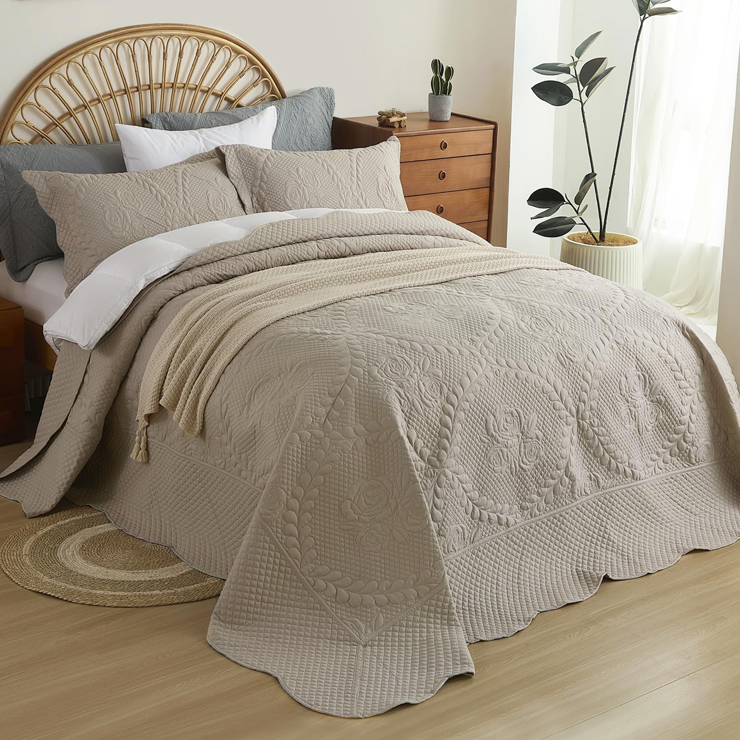 Grayish brown circular pattern three-piece comforter set - Image 6