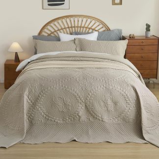 Grayish brown circular pattern three-piece comforter set
