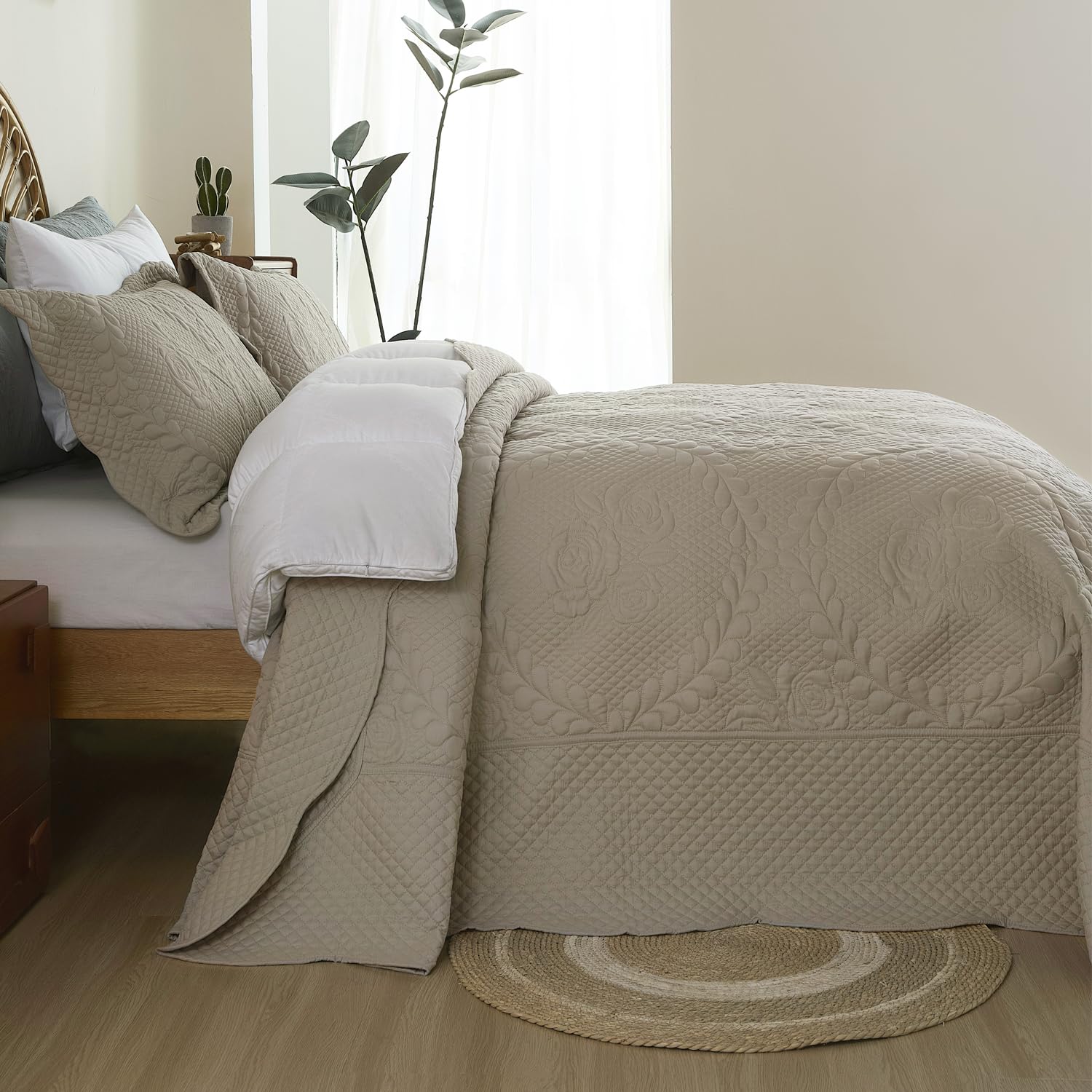 Grayish brown circular pattern three-piece comforter set - Image 4