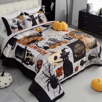 Halloween-themed patchwork three-piece quilt set
