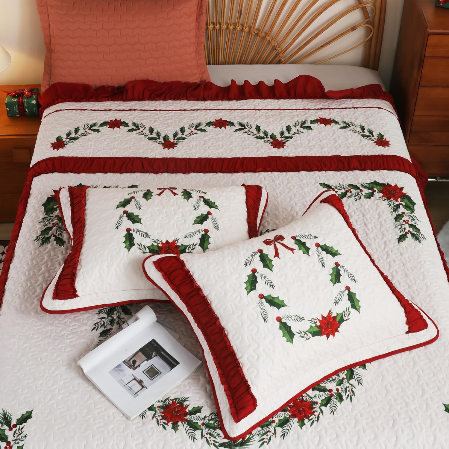 Holiday wreath three-piece quilt set - Image 3