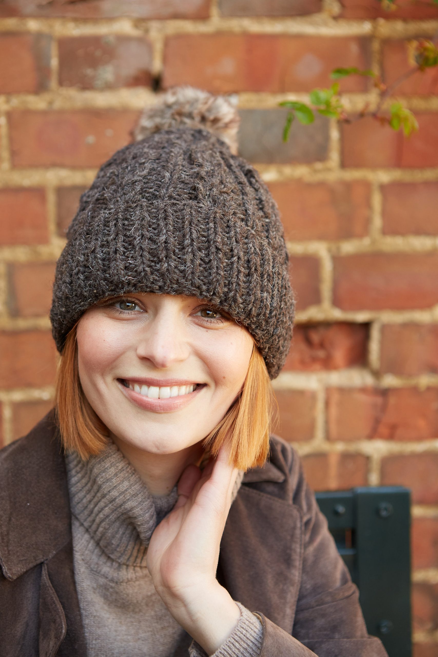 Cocoa-colored cable knit hat with pom-poms - Image 5
