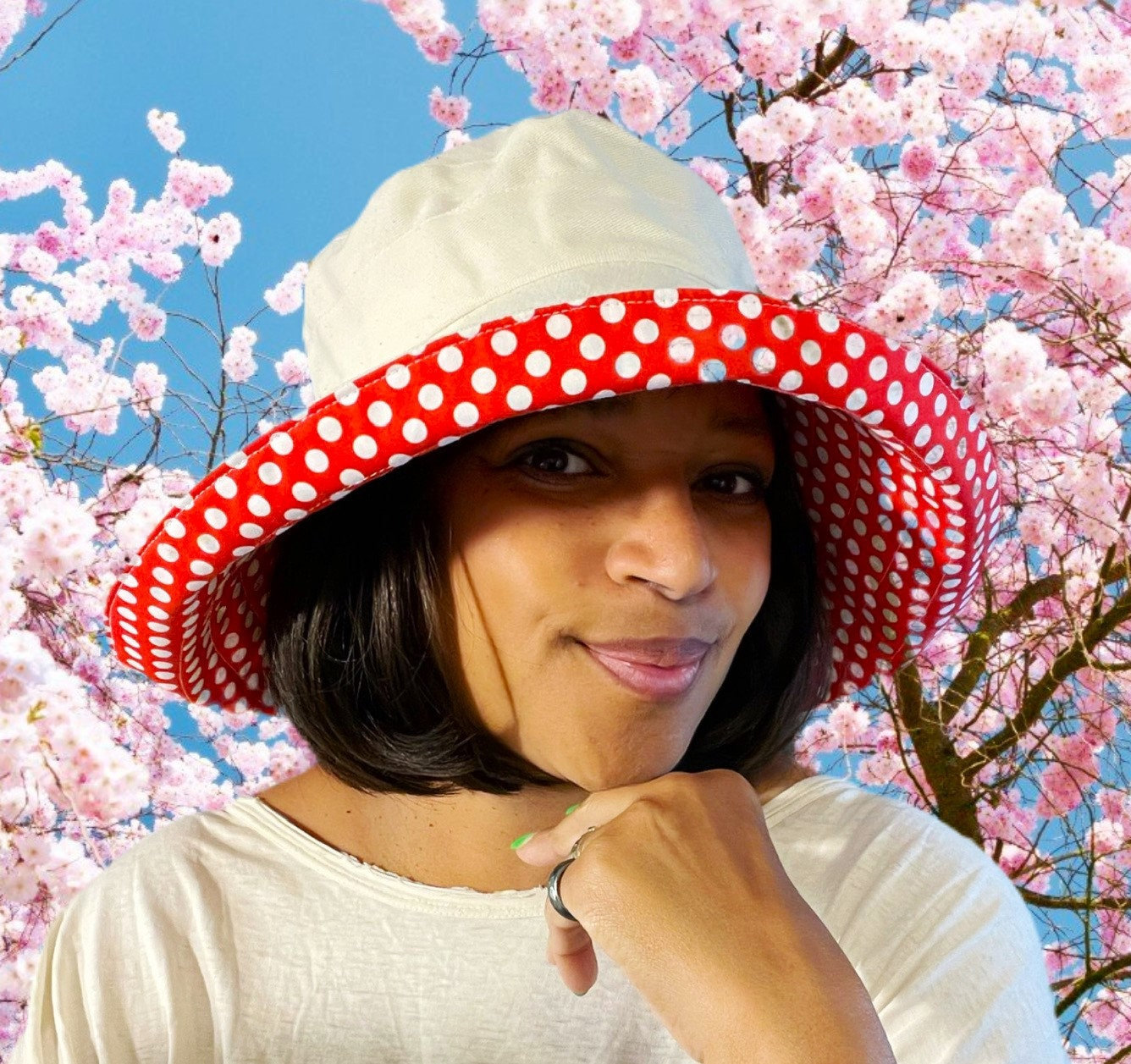 Playful red polka dot sun hat - Image 3