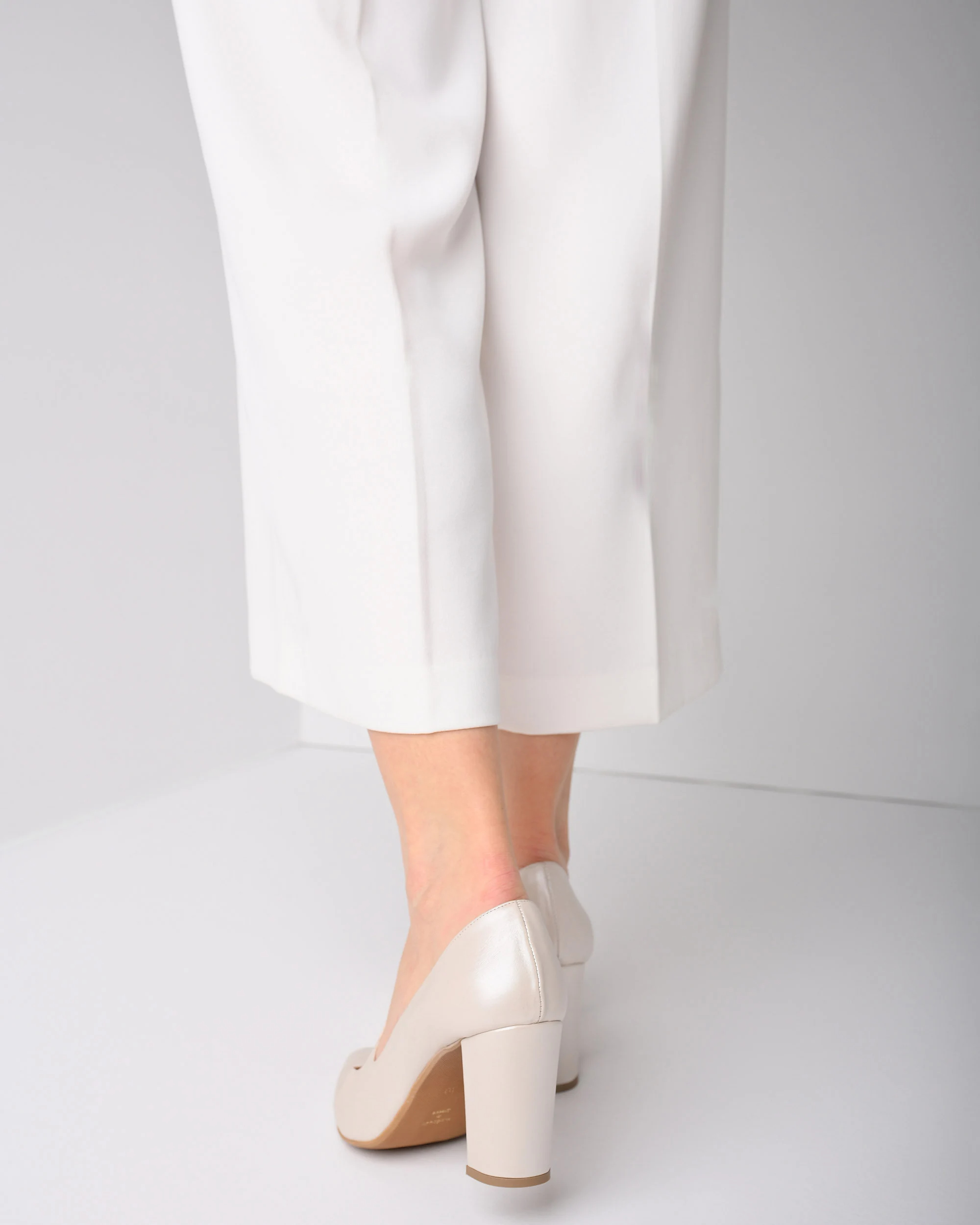 Porcelain white asymmetrical strappy chunky heels - Image 4