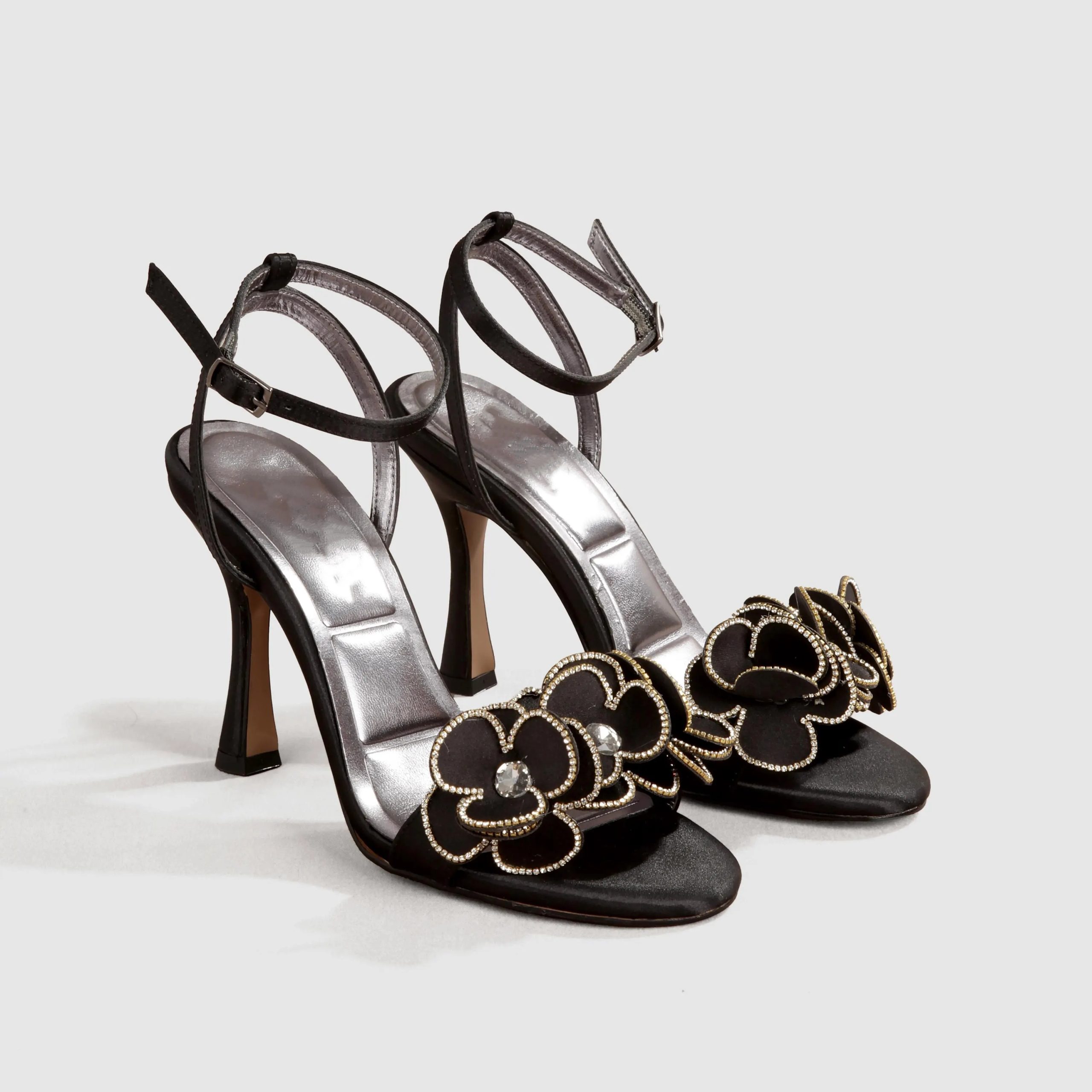 Retro 3D floral black high-heeled sandals - Image 3