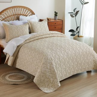 Sand-colored leaf quilted three-piece set