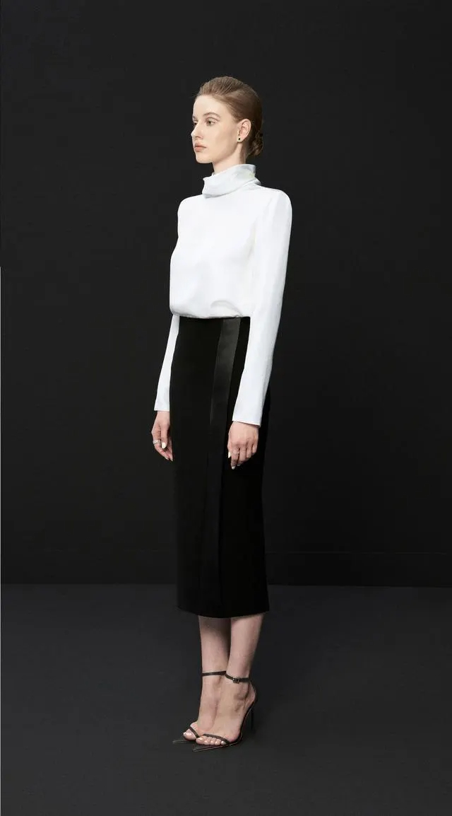 Ivory turtleneck minimalist shirt - Image 4