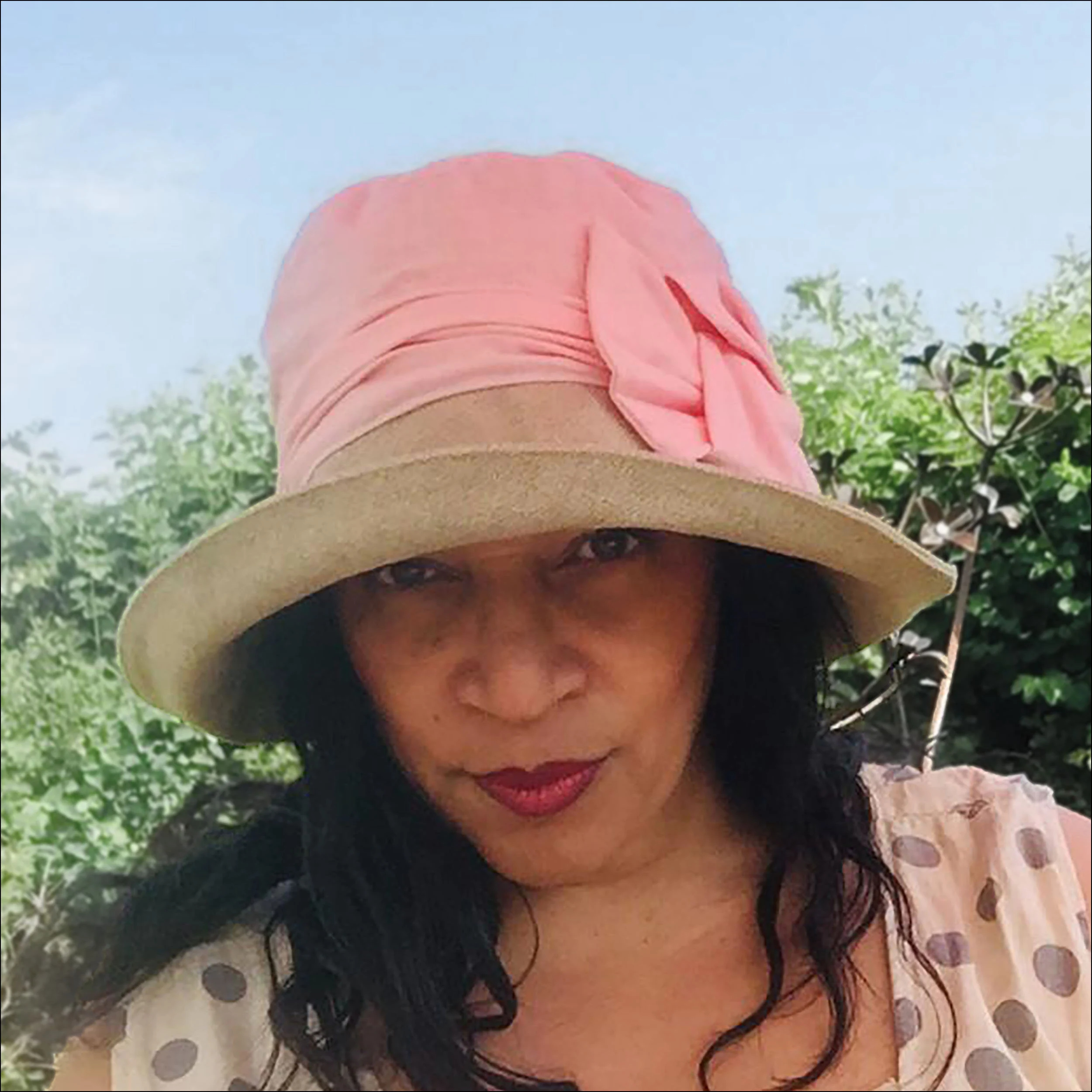 Two-tone pink and natural linen floral sun hat - Image 2