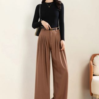 Flowy and slimming business suit pants