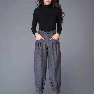Women's high-waisted tapered wool trousers