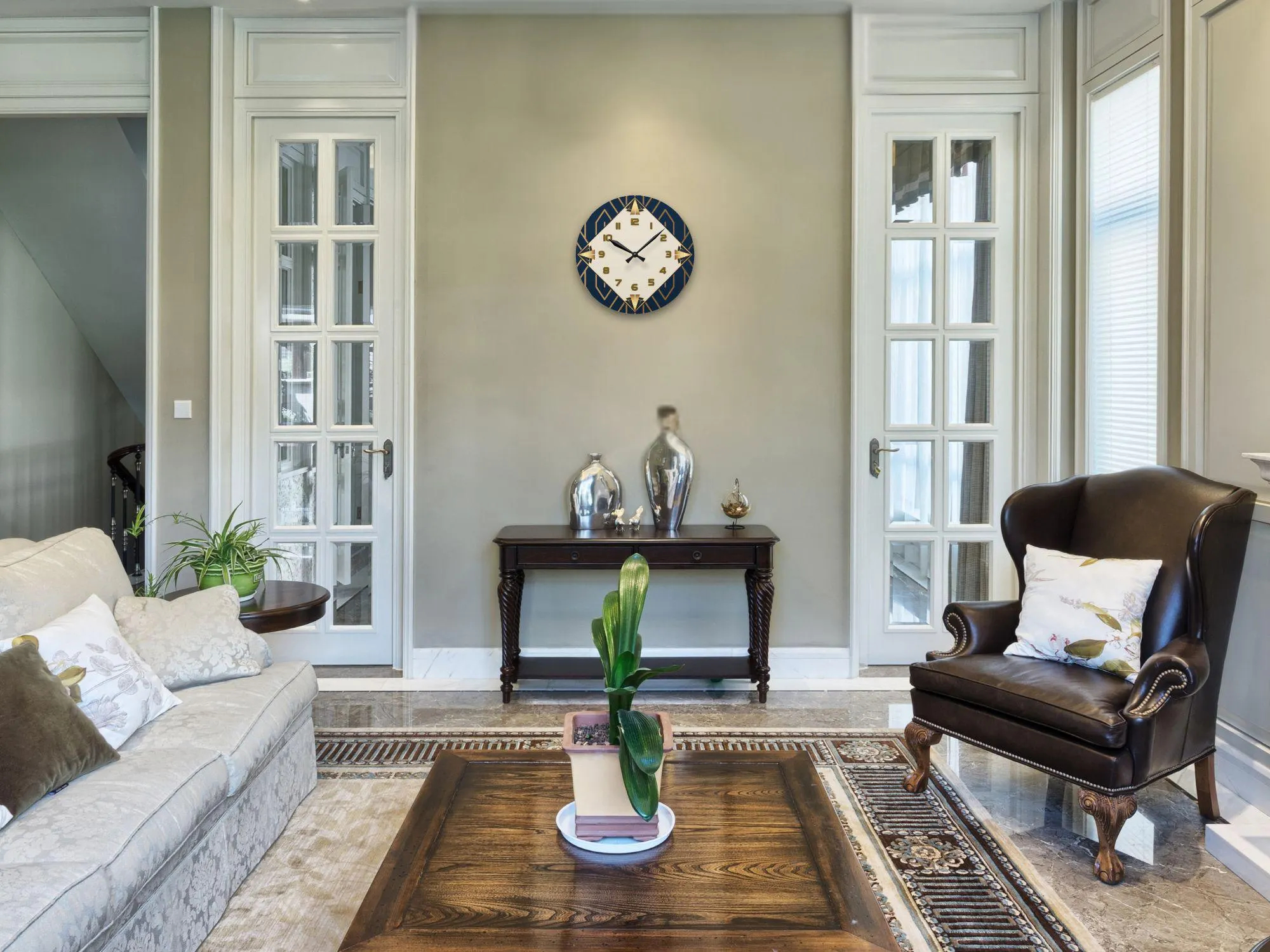 Round clock with gold fan-shaped decoration - Image 2