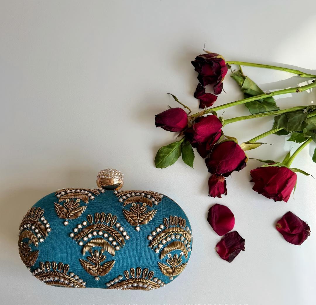 Embroidered blue-green gold pearl fan-shaped clutch - Image 4