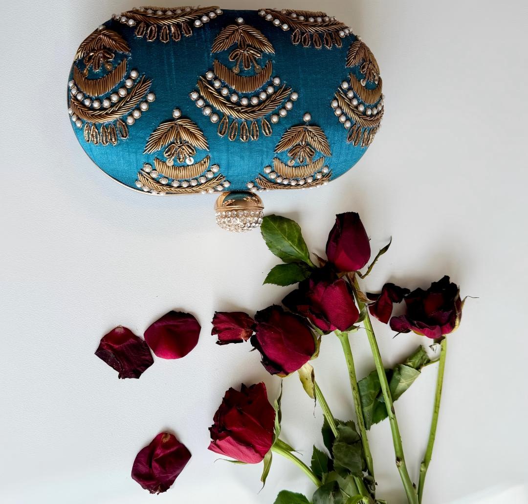 Embroidered blue-green gold pearl fan-shaped clutch - Image 2