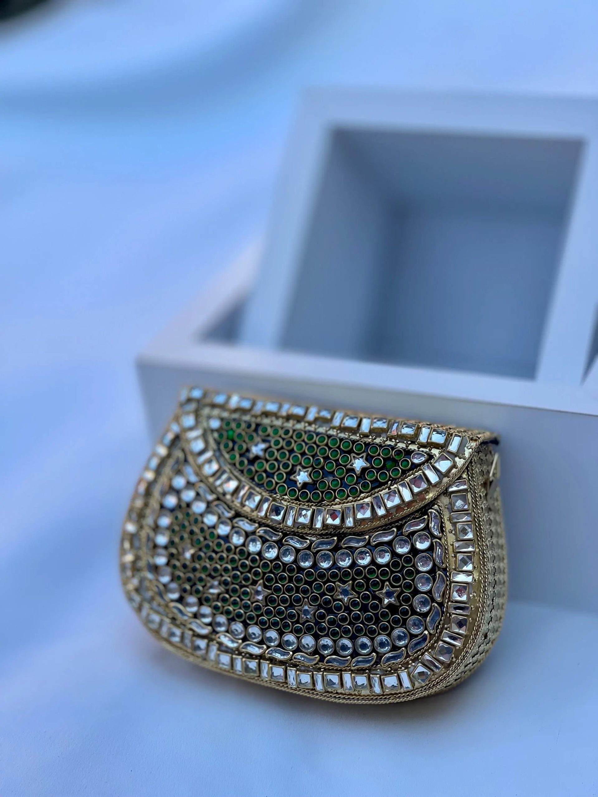 Exquisite black and gold crescent-shaped clutch - Image 4