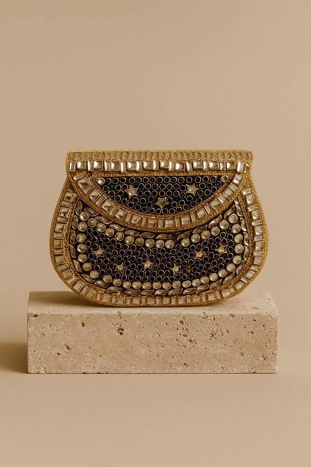 Exquisite black and gold crescent-shaped clutch - Image 3