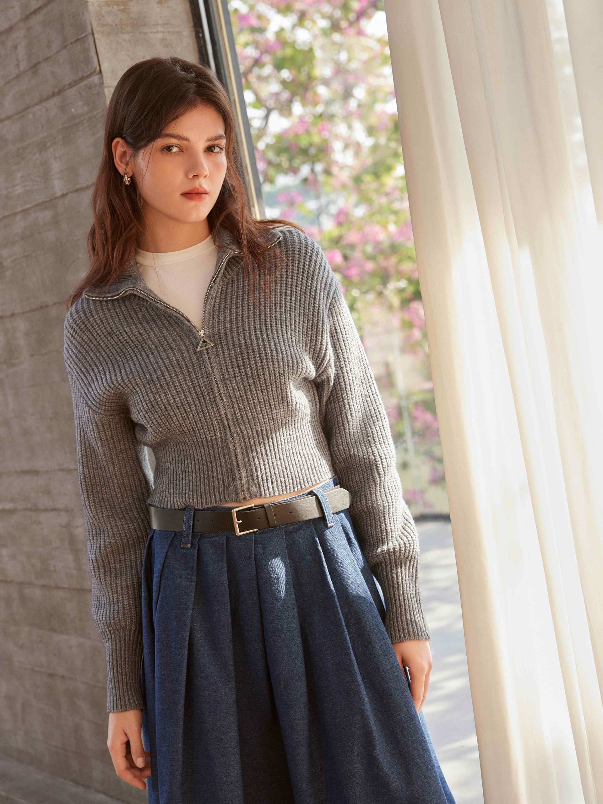 Grey ribbed zip-up stand collar sweater
