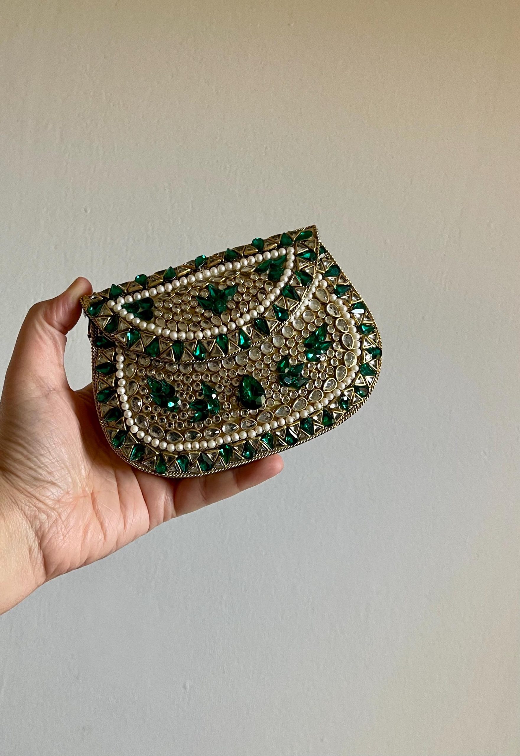 Emerald-encrusted mini clutch - Image 4