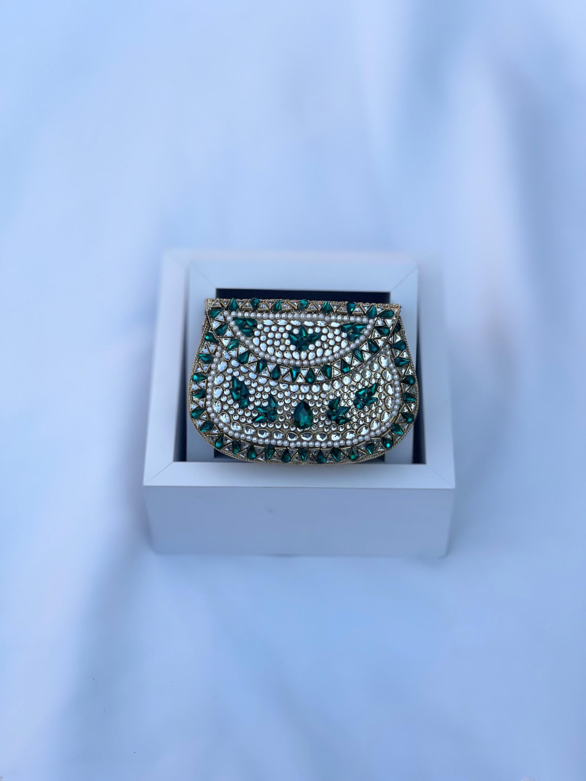 Emerald-encrusted mini clutch - Image 2